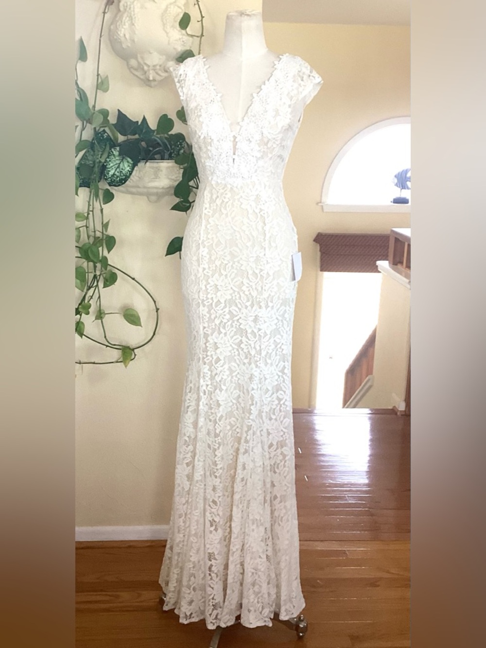 Icing on the Cake White Lace Short Sleeve Maxi Dress size XS